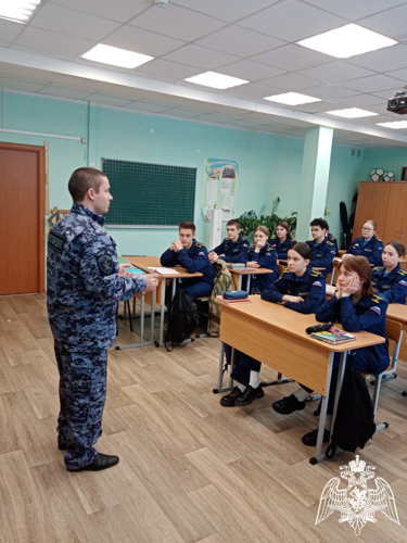 В Твери росгвардейцы рассказали школьникам о соблюдении правил пожарной безопасности