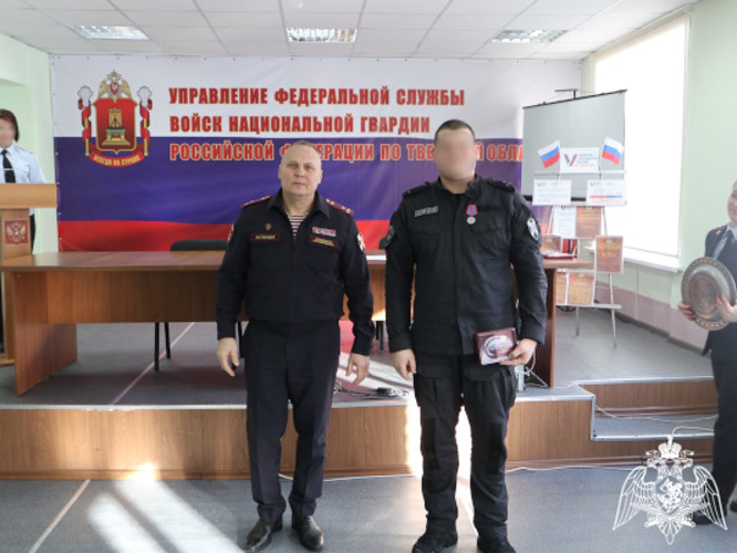 Государственные награды вручили росгвардейцам в Твери
