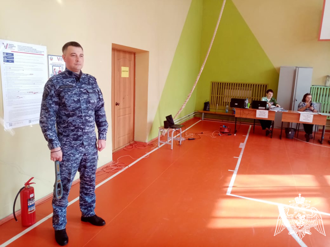 Росгвардейцы приняли участие в обеспечении общественной безопасности президентских выборов в Тверской области