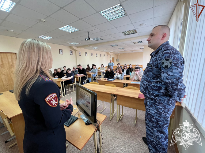 Тверские росгвардейцы проводят патриотические мероприятия в общеобразовательных учреждениях 