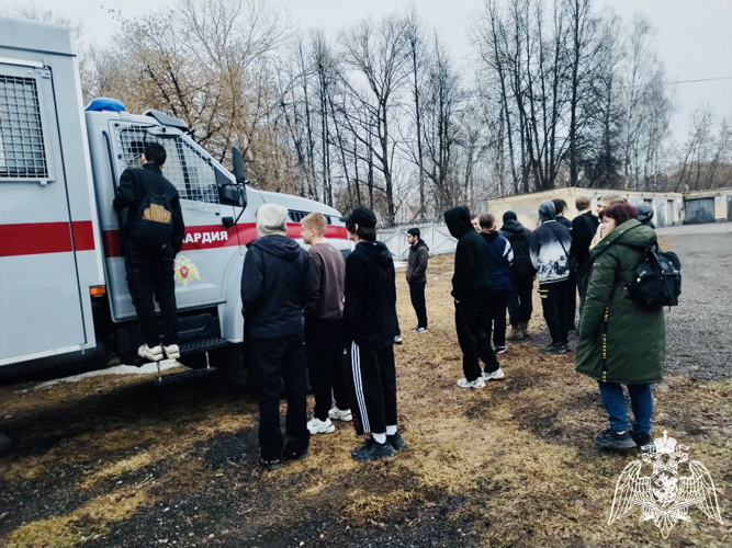 Тверские росгвардейцы присоединились к акции «Есть такая профессия — Родину защищать» 