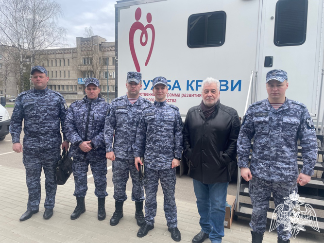 Тверские росгвардейцы приняли участие в добровольной сдаче крови и ее компонентов в рамках акции «От сердца к сердцу»