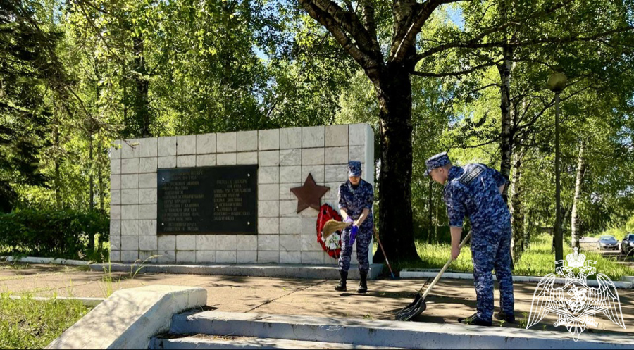 РОСГВАРДЕЙЦЫ ПОЧТИЛИ ПАМЯТЬ УЧАСТНИКОВ ВЕЛИКОЙ ОТЕЧЕСТВЕННОЙ ВОЙНЫ В ТВЕРИ