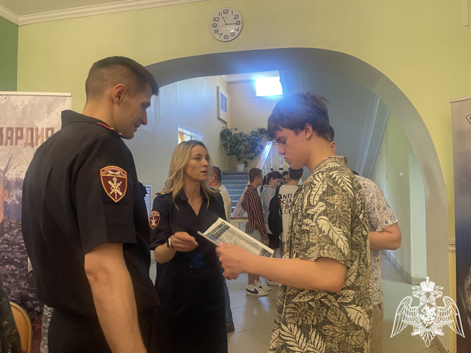 Тверские росгвардейцы приняли участие в федеральном этапе всероссийской ярмарки трудоустройства «Работа России. Время возможностей»