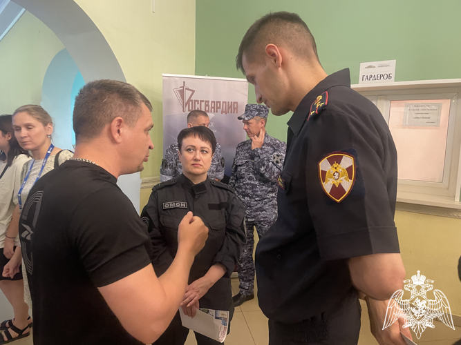 Тверские росгвардейцы приняли участие в федеральном этапе всероссийской ярмарки трудоустройства «Работа России. Время возможностей»