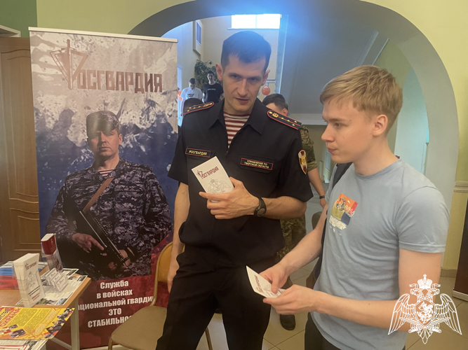 Тверские росгвардейцы приняли участие в федеральном этапе всероссийской ярмарки трудоустройства «Работа России. Время возможностей»