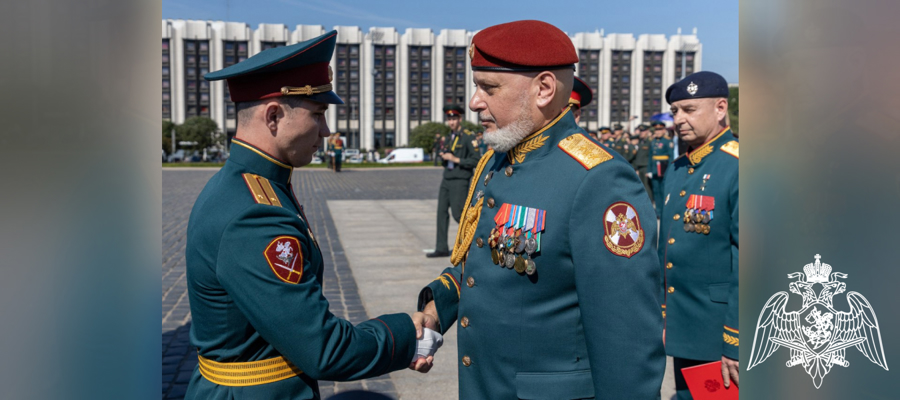 Генерал-полковник Алексей Воробьёв поздравил выпускников Санкт-Петербургского военного института Росгвардии 
