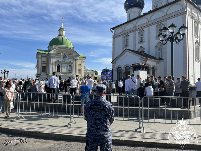 РОСГВАРДЕЙЦЫ ОБЕСПЕЧИЛИ ПРАВОПОРЯДОК ВО ВРЕМЯ   ВЕЛИКОГО ОСВЯЩЕНИЯ СПАСО-ПРЕОБРАЖЕНСКОГО СОБОРА В ТВЕРИ