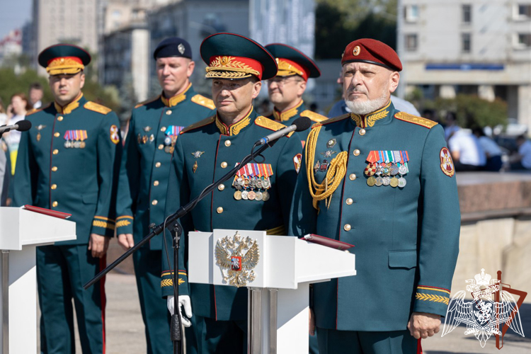 Генерал-полковник Алексей Воробьёв поздравил выпускников Санкт-Петербургского военного института Росгвардии 