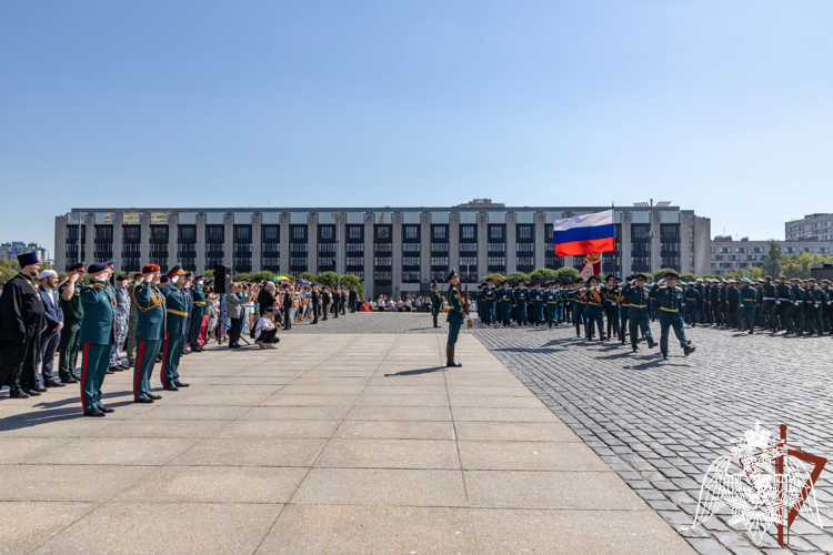 Генерал-полковник Алексей Воробьёв поздравил выпускников Санкт-Петербургского военного института Росгвардии