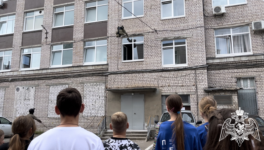 В  Твери продолжается Всероссийская ведомственная акция «Каникулы с Росгвардией»
