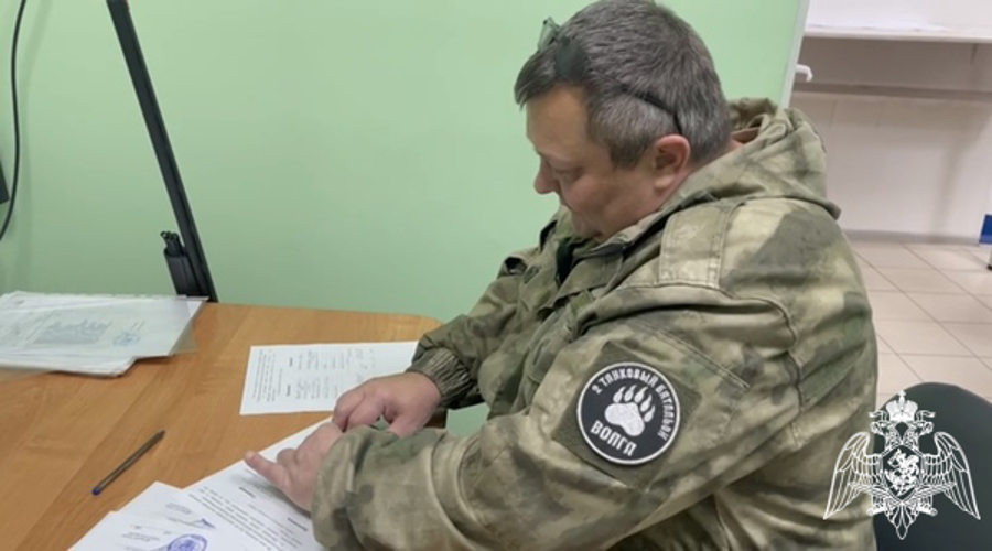 Тверские росгвардейцы передали добровольно сданное охотничье оружие в зону СВО