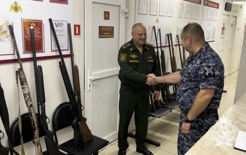 Тверские росгвардейцы передали добровольно сданное охотничье оружие в зону СВО 