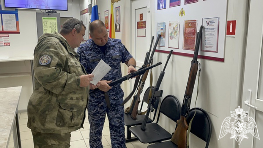 Тверские росгвардейцы передали добровольно сданное охотничье оружие в зону СВО