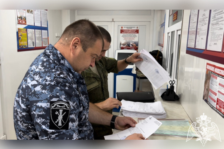 Тверские Росгвардейцы передали более 120 единиц гражданского оружия для нужд СВО