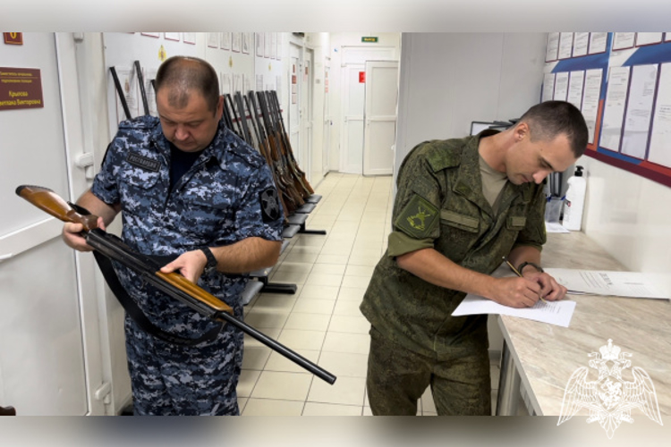 Тверские Росгвардейцы передали более 120 единиц гражданского оружия для нужд СВО