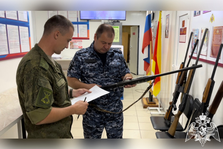 Тверские Росгвардейцы передали более 120 единиц гражданского оружия для нужд СВО