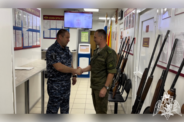 Тверские Росгвардейцы передали более 120 единиц гражданского оружия для нужд СВО