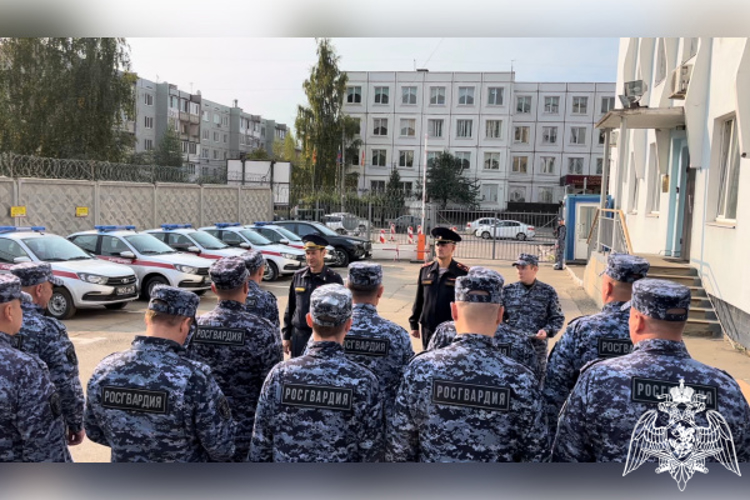 Тверским росгвардейцам вручили ключи от нового служебного автотранспорта