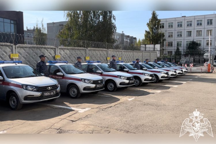 Тверским росгвардейцам вручили ключи от нового служебного автотранспорта