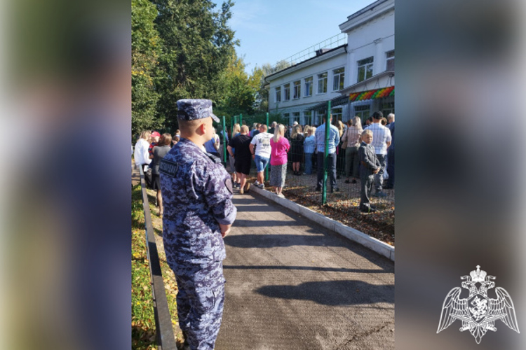 Тверские Росгвардейцы обеспечили безопасность праздничных мероприятий в День знаний 