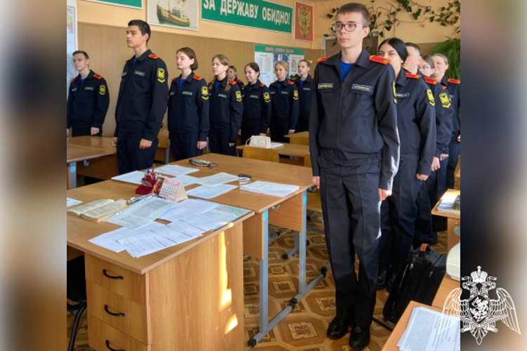 Тверские росгвардейцы провели занятие из цикла «Разговоры о важном» в МОУ СОШ № 16
