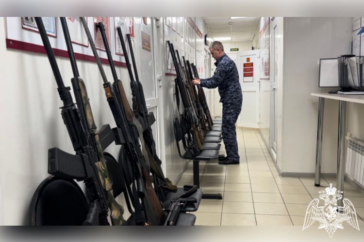 Тверские росгвардейцы за неделю передали 20 единиц  добровольно сданного гражданского оружия в зону СВО