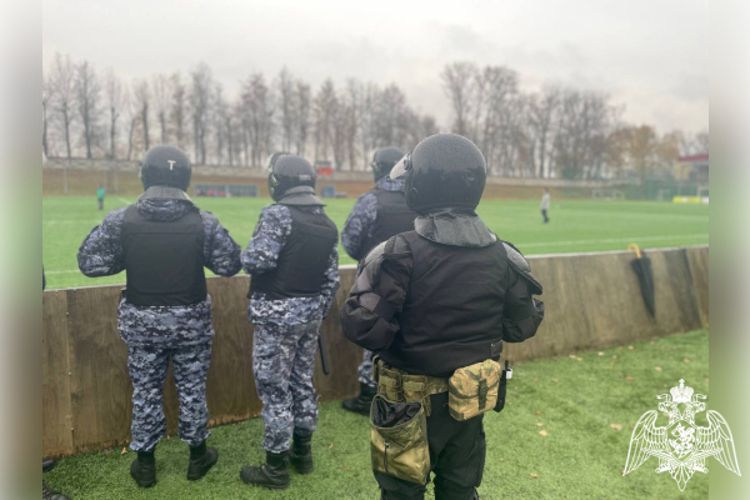 Росгвардейцы обеспечили безопасность футбольного матча в Твери