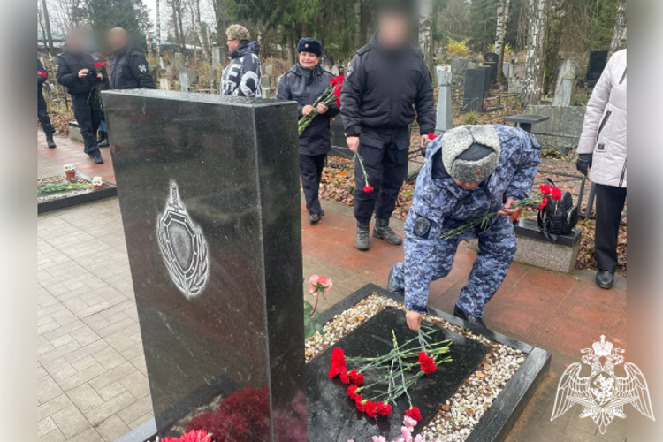 В Твери росгвардейцы почтили память коллег, погибших при исполнении служебных обязанностей