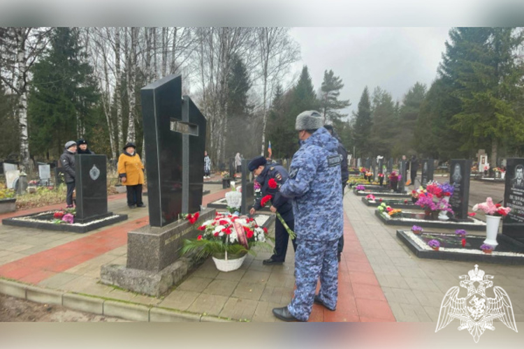 В Твери росгвардейцы почтили память коллег, погибших при исполнении служебных обязанностей