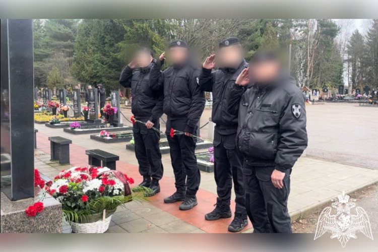 В Твери росгвардейцы почтили память коллег, погибших при исполнении служебных обязанностей