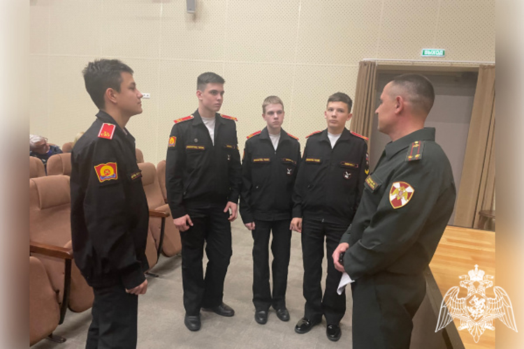 Росгвардейцы рассказали воспитанникам Тверского суворовского военного училища о ведомственных ВУЗах 