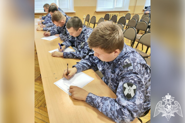 Росгвардейцы в Твери присоединились к всероссийской ведомственной акции Росгвардии «С любовью к маме» 