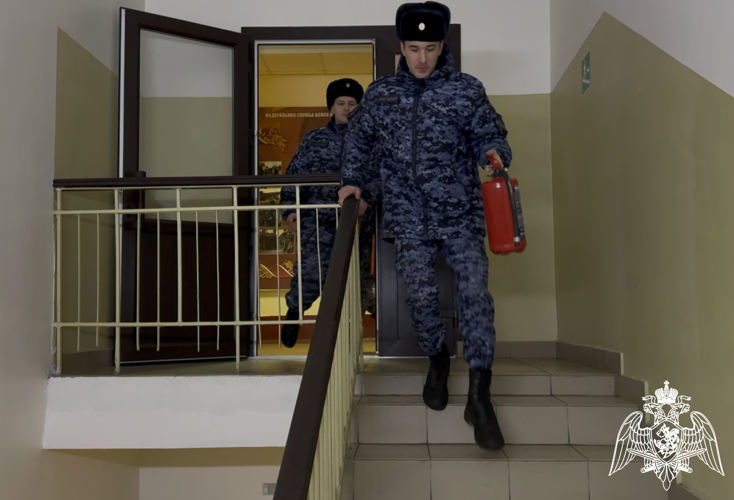 Тверские росгвардейцы отработали навыки эвакуации по сигналу «Пожарная тревога»