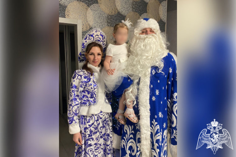 «Дед Мороз специального назначения» поздравил с новогодними праздниками детей тверских росгвардейцев.