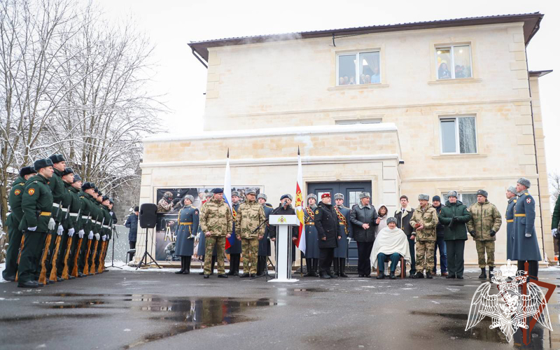 Заместитель директора Росгвардии вручил орден Александра Невского 100-летнему ветерану Великой Отечественной войны