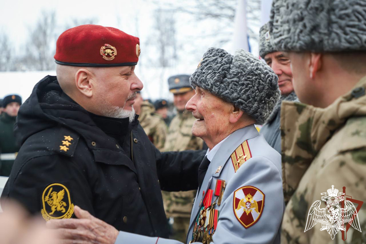 Заместитель директора Росгвардии вручил орден Александра Невского 100-летнему ветерану Великой Отечественной войны