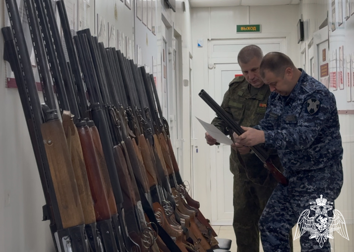 Тверские росгвардейцы передали 42 единицы добровольно сданного охотничьего оружия в зону СВО