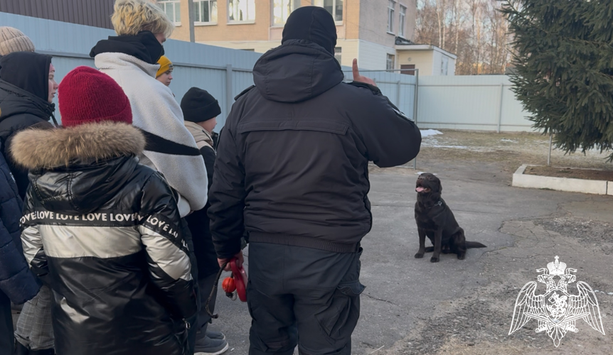 Тверские росгвардейцы пригласили на урок Мужества воспитанников социального приюта