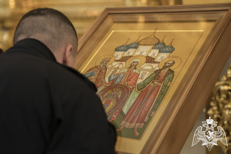 Икону небесных покровителей тверского СОБР Росгвардии передал сотрудникам спецподразделения глава местной митрополии