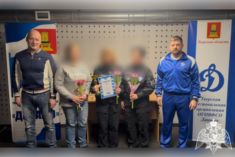 В Твери в канун 8 Марта команда девушек из Росгвардии завоевала «серебро» в соревнованиях в меткости 