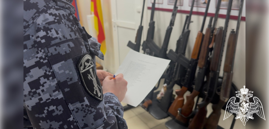 В Твери росгвардейцы передали охотничьи ружья в зону проведения СВО