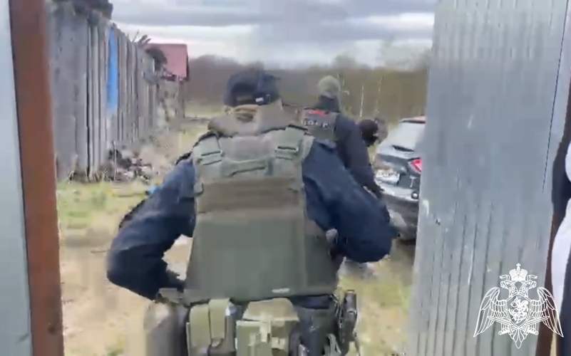 В Твери при силовой поддержке спецназа Росгвардии ликвидирована подпольная нарколаборатория (видео)