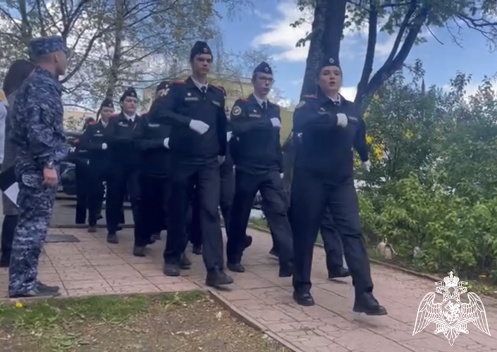 В Твери росгвардейцы и кадеты профильного класса МОУ СОШ №16 приняли участие в митинге, посвященном открытию мемориальной доски участнику Великой Отечественной войны
