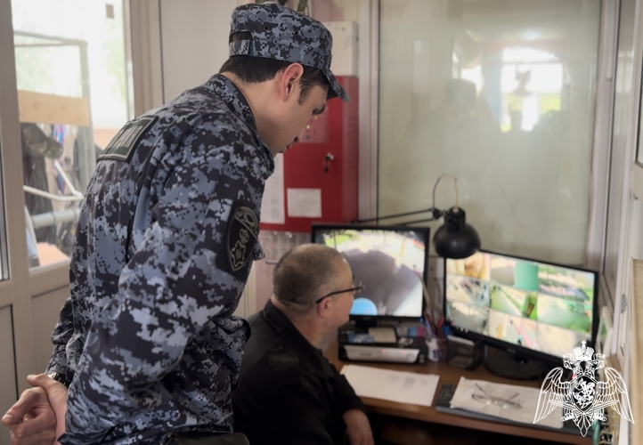 Тверские росгвардейцы проводят проверку образовательных учреждений на антитеррористическую защищенность в связи с проведением «Последних звонков»