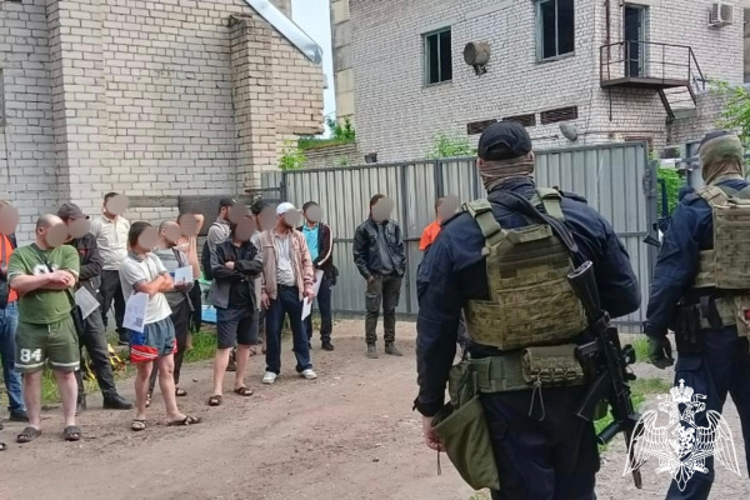 В Твери сотрудники спецподразделений  Росгвардии обеспечили проведение рейда по выявлению нарушений в сфере миграции