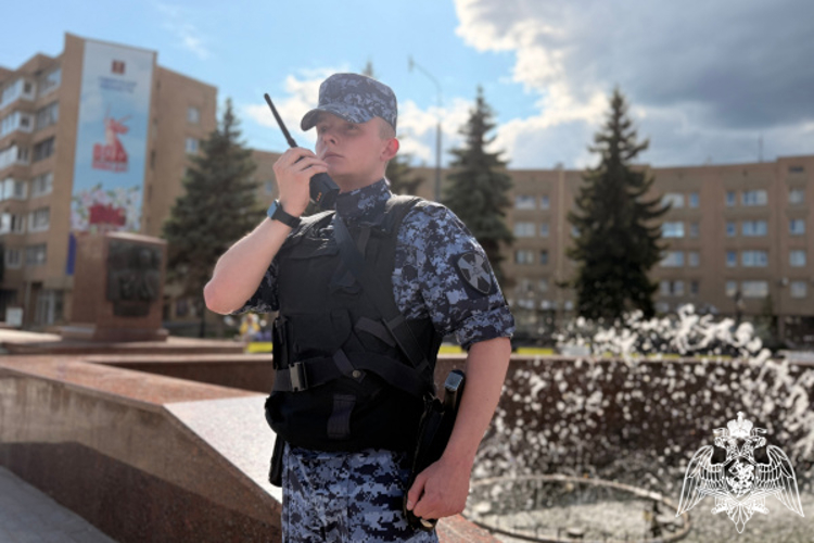 Сотрудники и военнослужащие Управления Росгвардии по Тверской  области приняли   участие в охране  общественного порядка и обеспечении безопасности  во время празднования Дня России. 