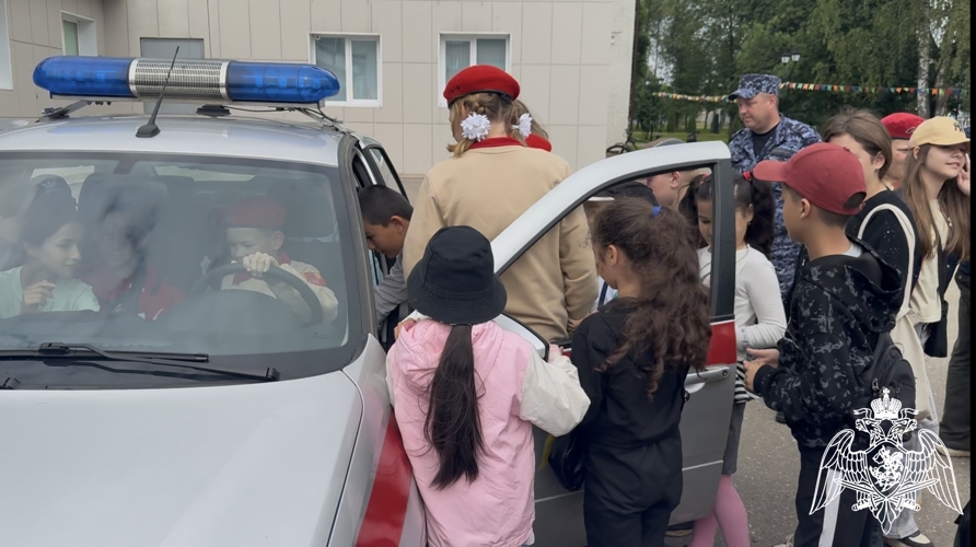 Тверские росгвардейцы в рамках ведомственной акции «Каникулы с Росгвардией» провели интересное занятие детьми