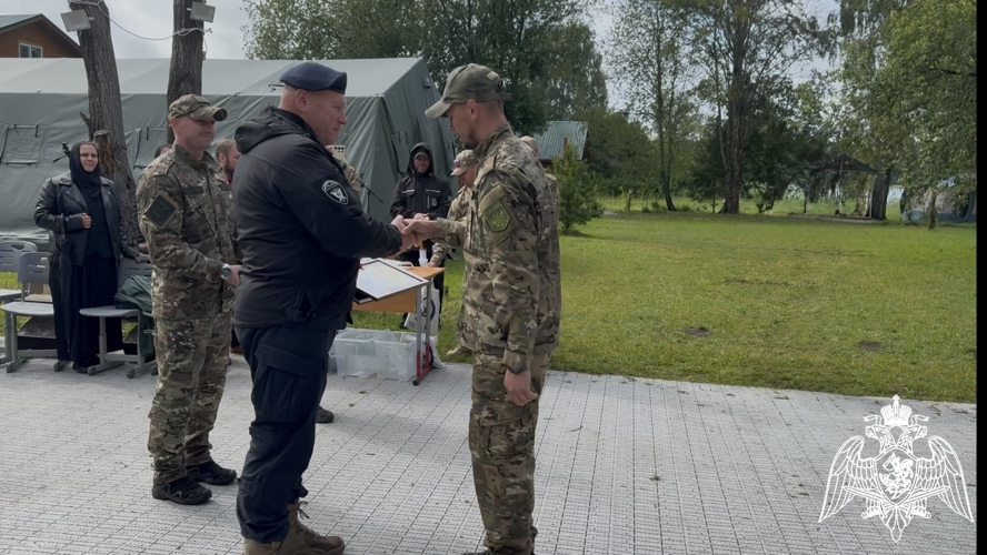   В Тверской области командиры  спецназа  Росгвардии приняли участие в закрытии смены военно-патриотического слета «Наука побеждать»