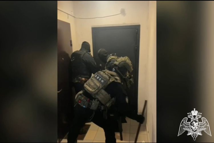 ПРИ УЧАСТИИ ОМОН РОСГВАРДИИ В ТВЕРИ ПРЕСЕЧЕНА ДЕЯТЕЛЬНОСТЬ лиц, подозреваемых в организации НЕЗАКОННОЙ МИГРАЦИИ (Видео) 